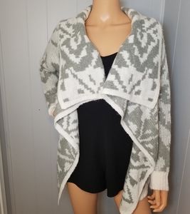 Beautiful Prana grey and white cardigan